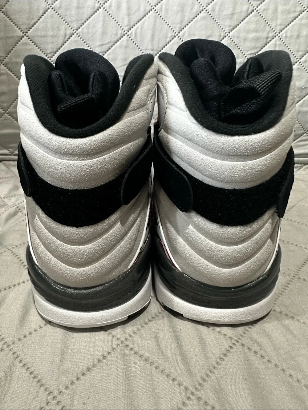 Jordan iconic silhouette locked